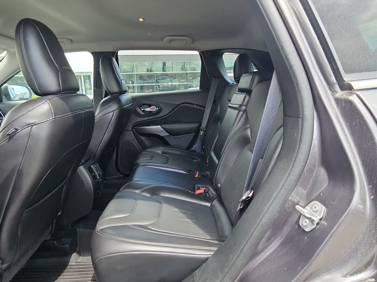 Thumbnail: 2019 Jeep Cherokee - 26