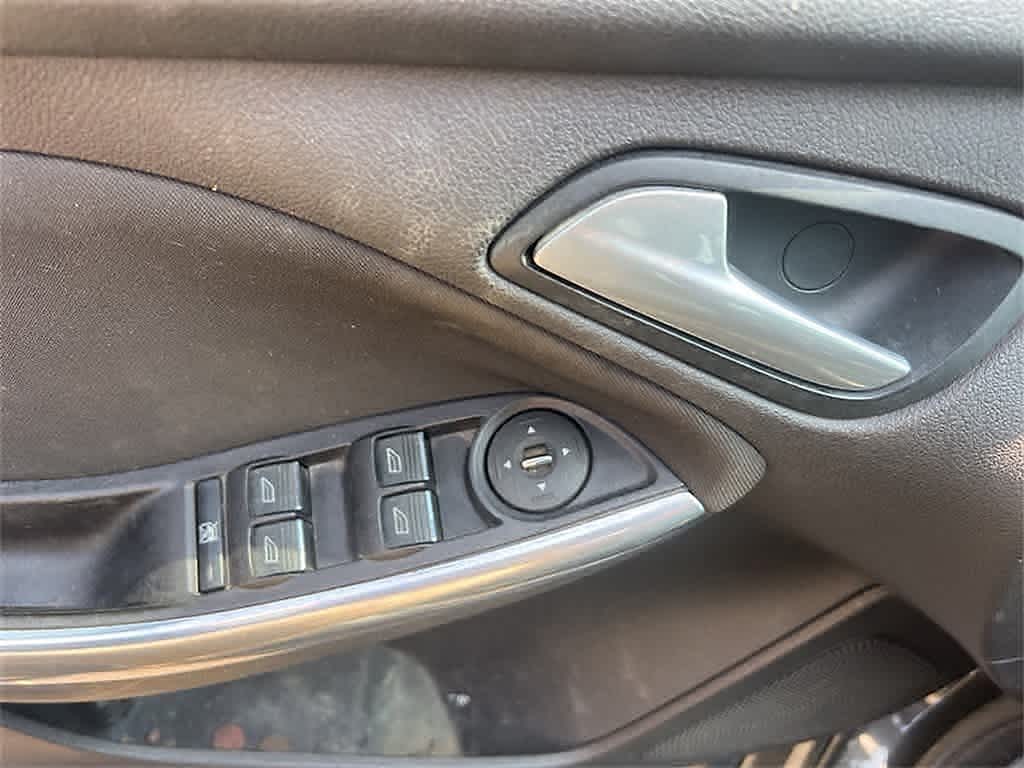 Thumbnail: 2014 Ford Focus - 11