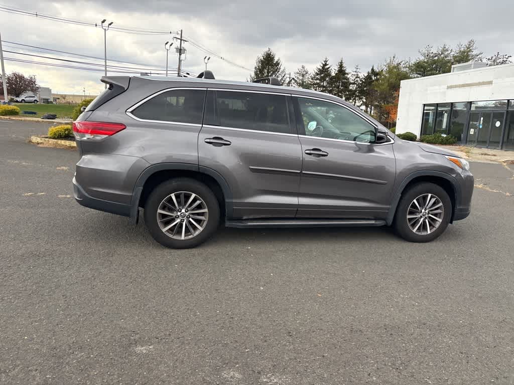 Thumbnail: 2018 Toyota Highlander - 12