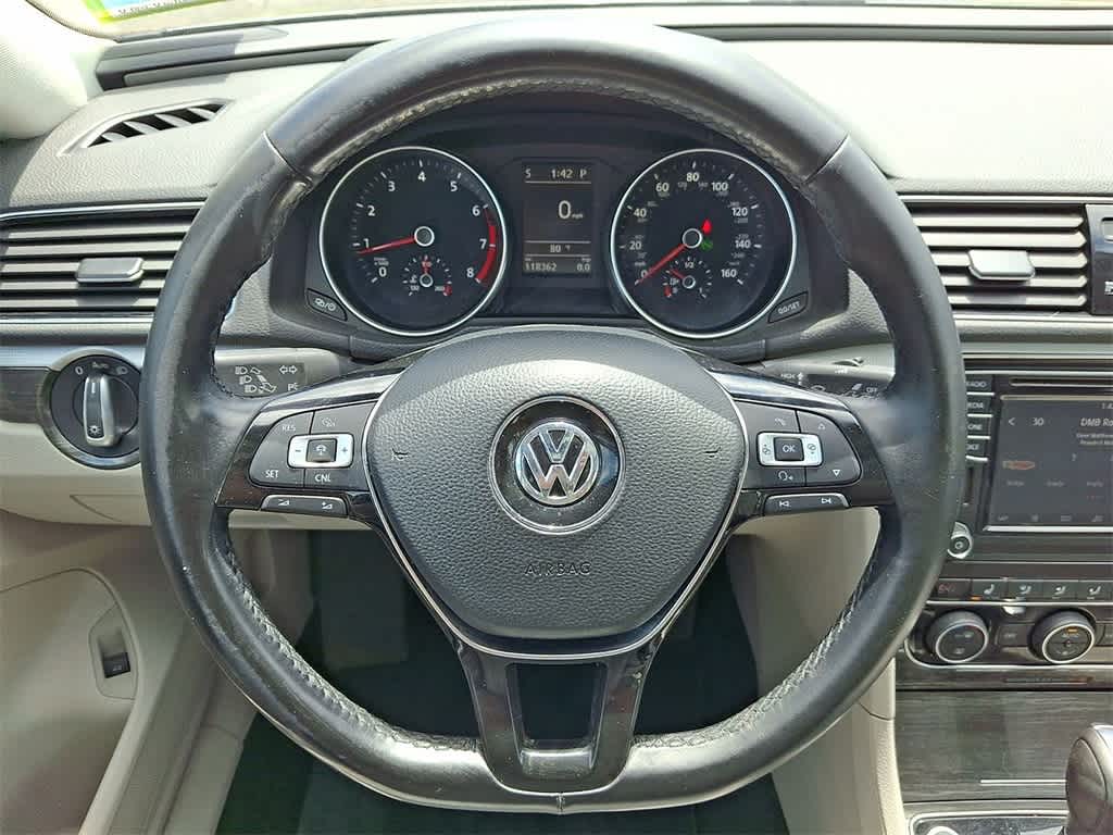 Thumbnail: 2018 Volkswagen Passat - 16