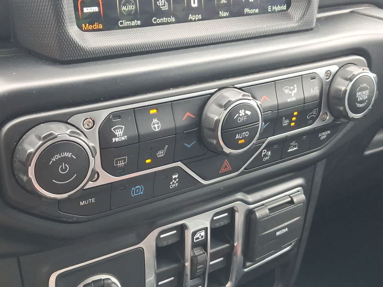 Thumbnail: 2022 Jeep Wrangler - 25