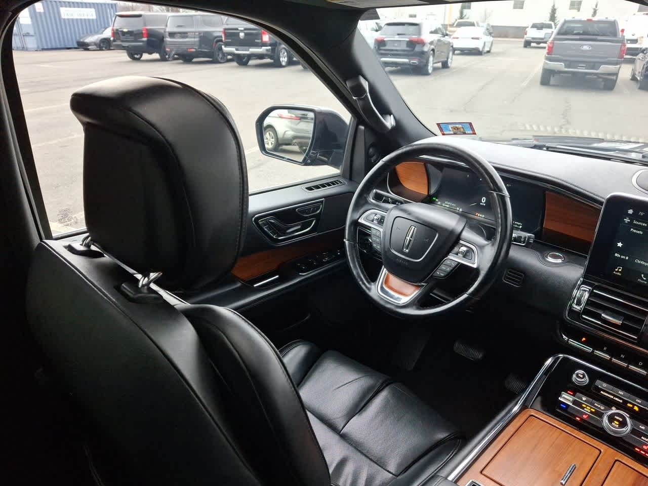 Thumbnail: 2019 Lincoln Navigator L - 15