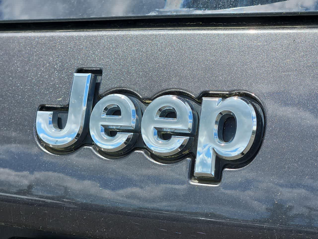 Thumbnail: 2019 Jeep Cherokee - 30