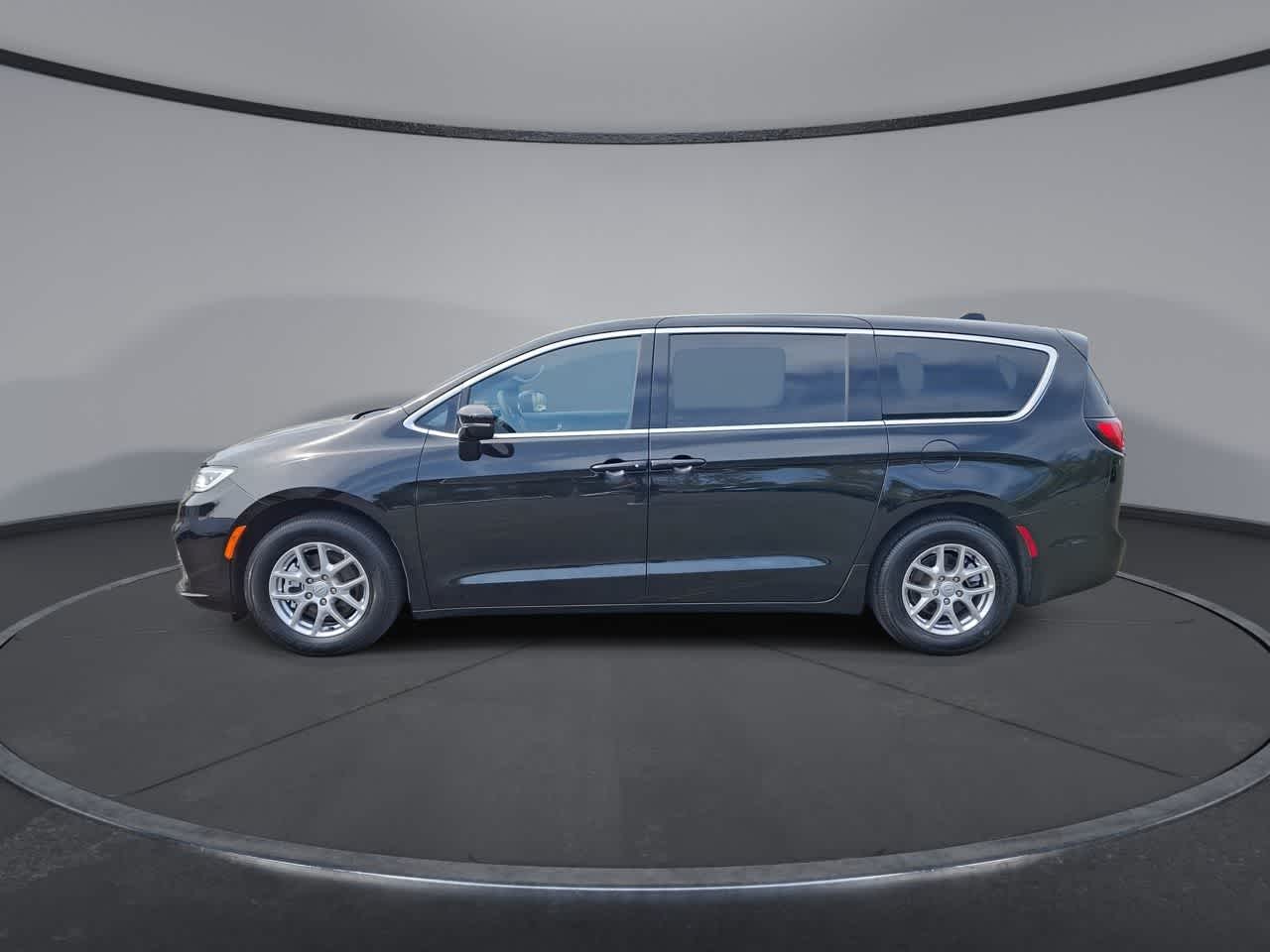 Thumbnail: 2025 Chrysler Pacifica - 5