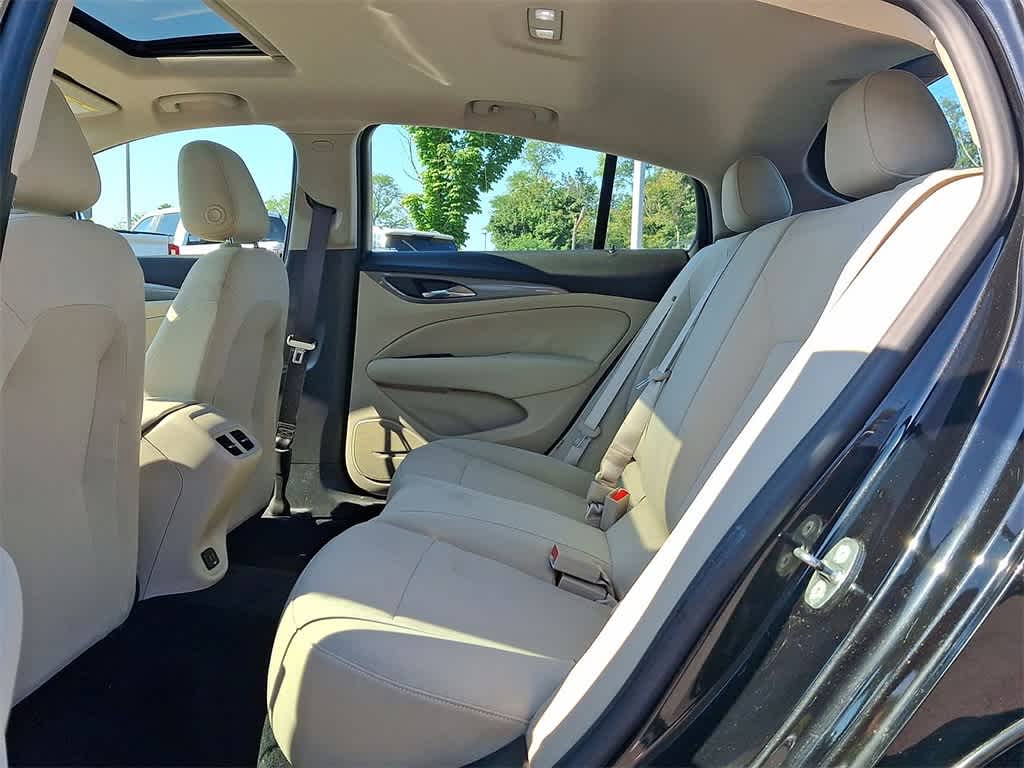 Thumbnail: 2018 Buick Regal - 26