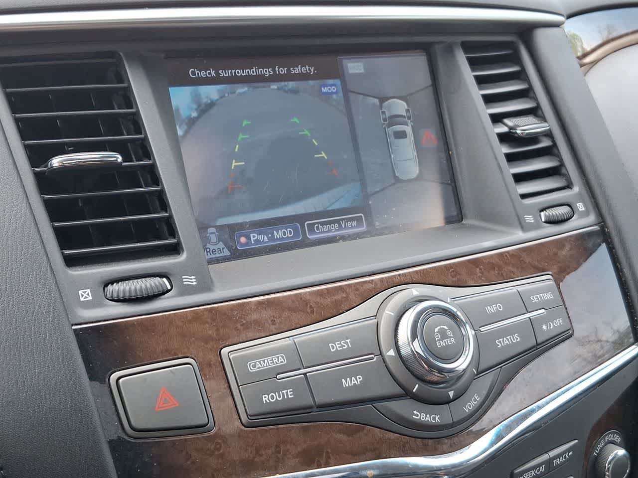 Thumbnail: 2014 INFINITI QX80 - 21