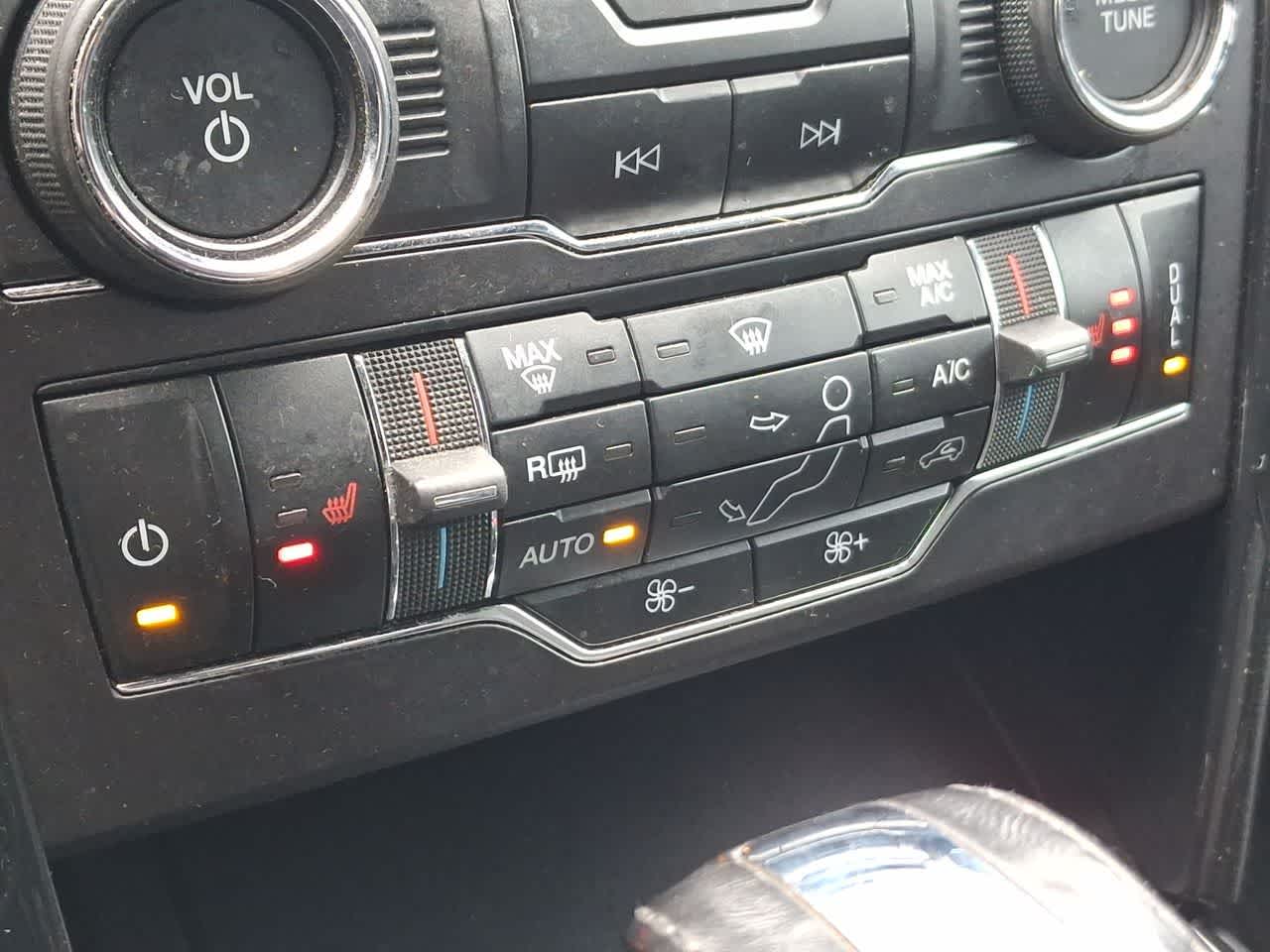 Thumbnail: 2018 Ford Explorer - 25