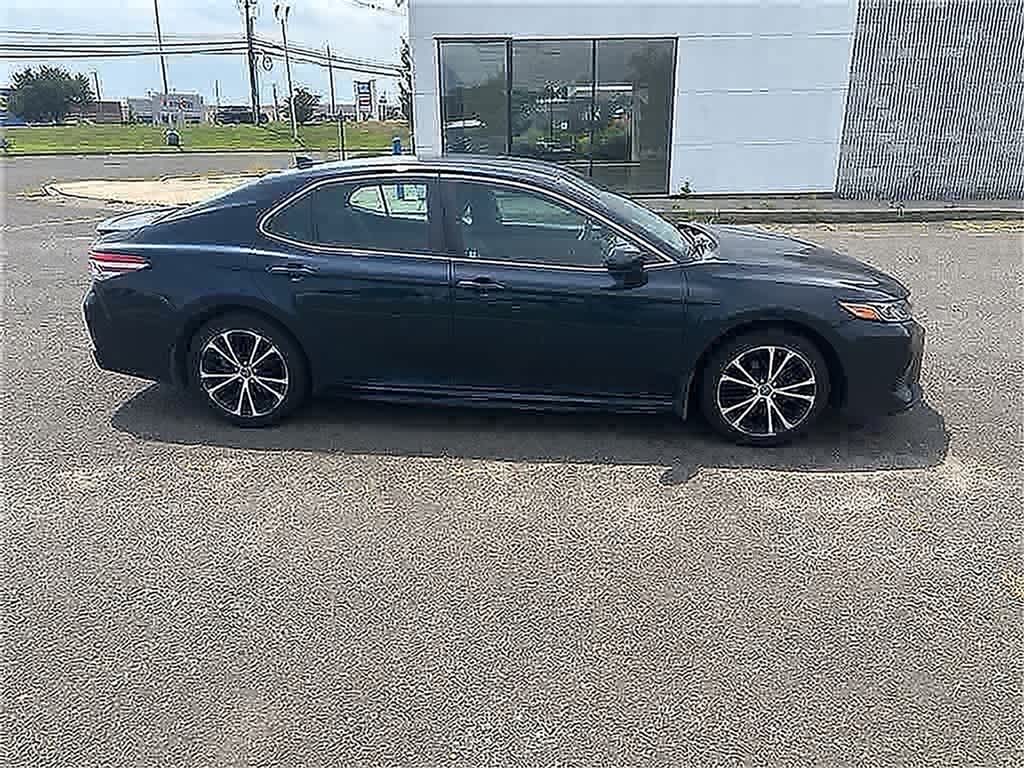 Thumbnail: 2019 Toyota Camry - 13