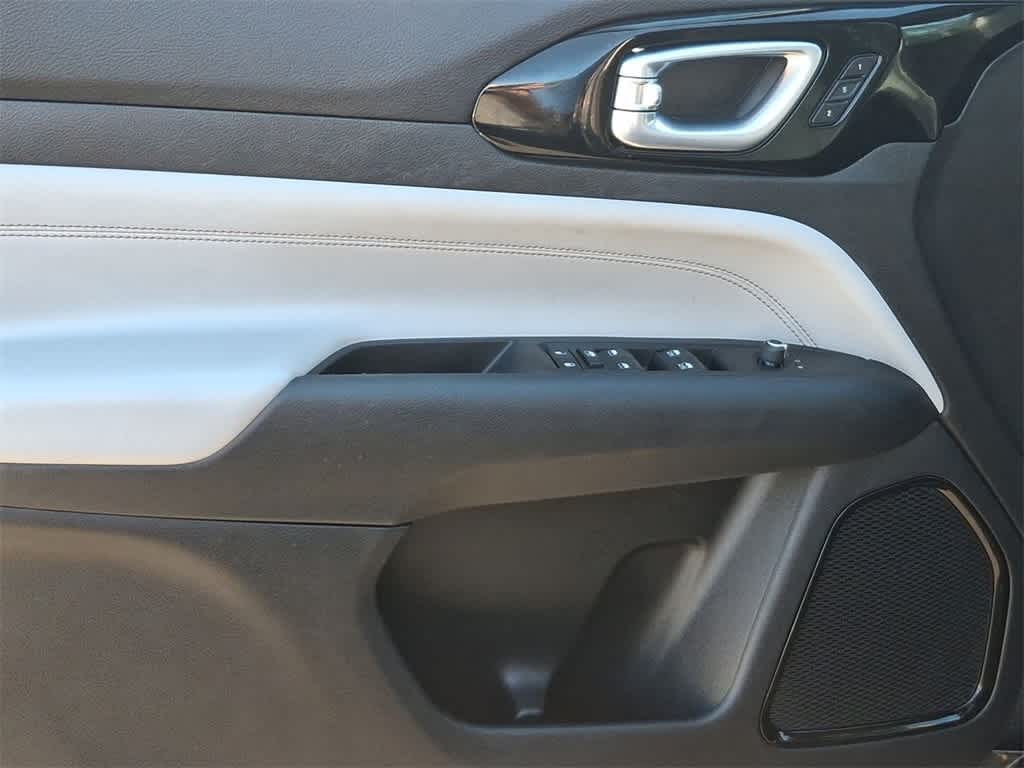 Thumbnail: 2022 Jeep Compass - 16