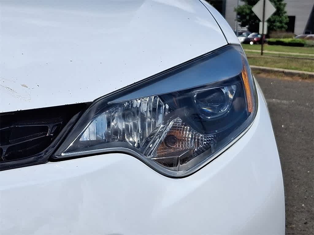 Thumbnail: 2015 Toyota Corolla - 30