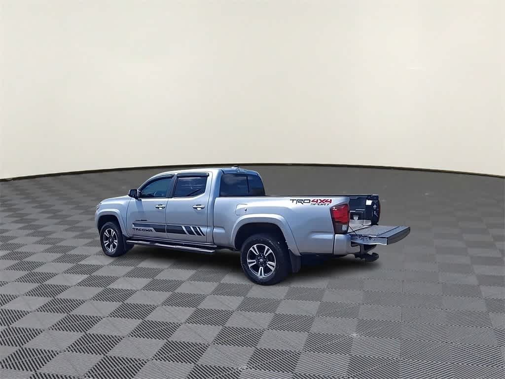 Thumbnail: 2019 Toyota Tacoma - 6