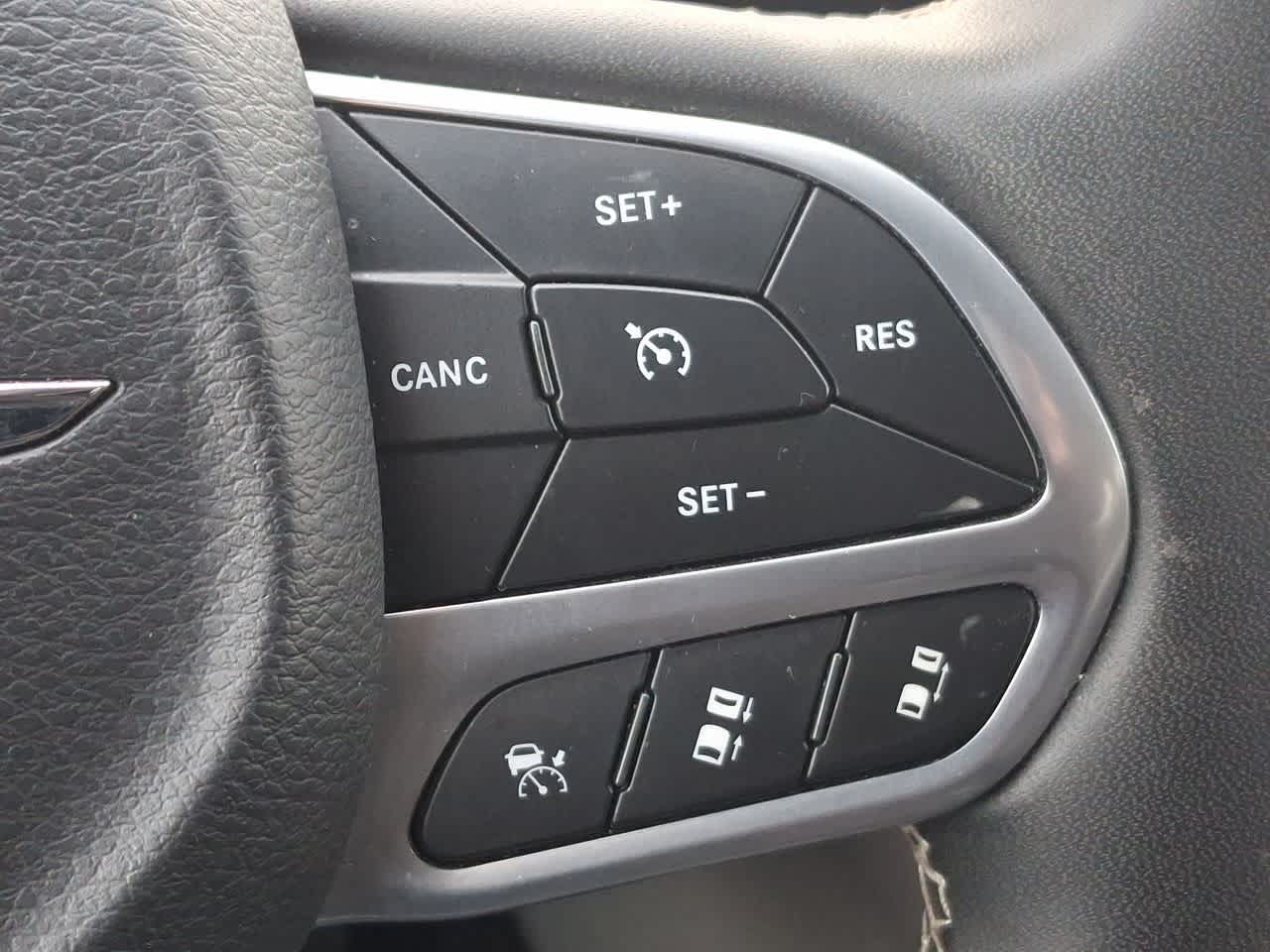 Thumbnail: 2023 Chrysler Pacifica - 24