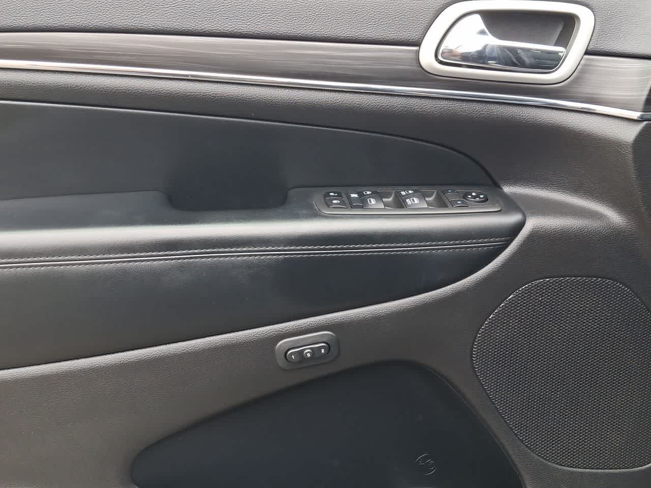 Thumbnail: 2021 Jeep Grand Cherokee - 16