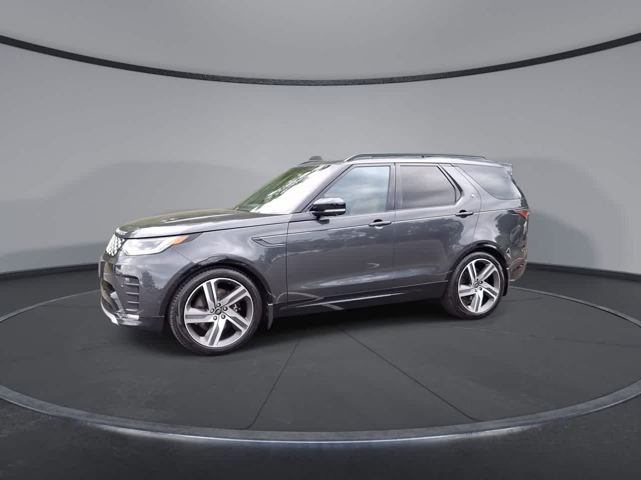 Thumbnail: 2023 Land Rover Discovery - 3