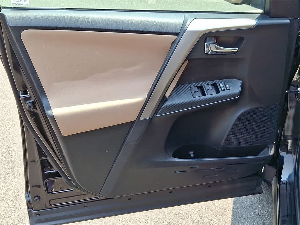 Thumbnail: 2014 Toyota RAV4 - 10