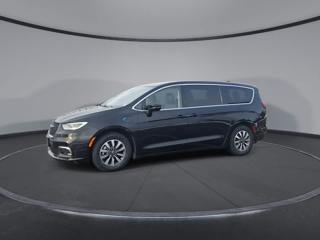 Thumbnail: 2024 Chrysler Pacifica - 4
