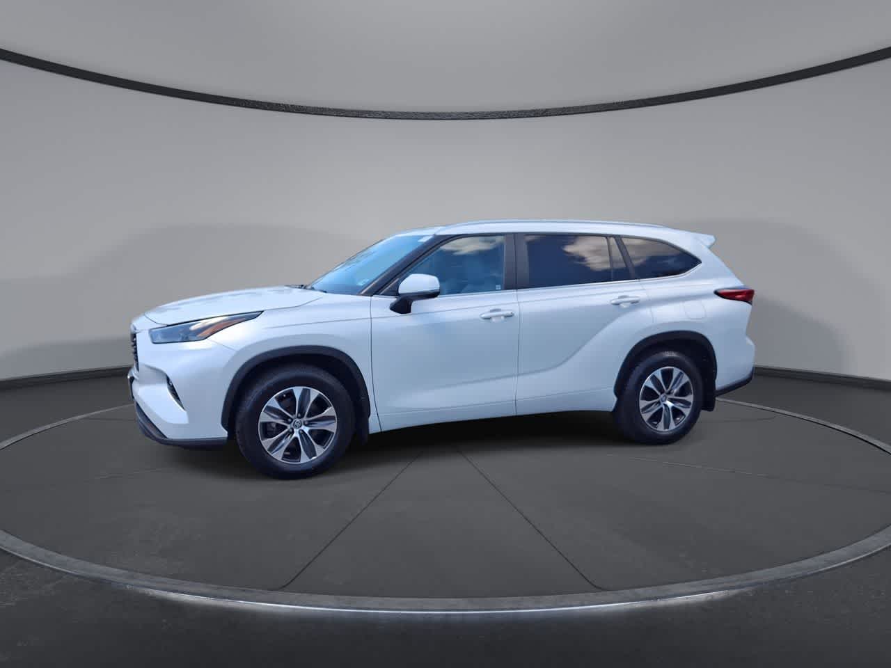 Thumbnail: 2023 Toyota Highlander - 4