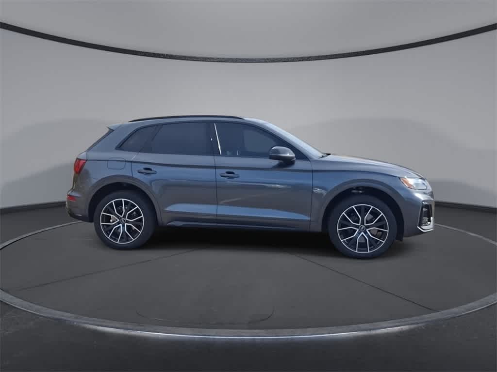 Thumbnail: 2023 Audi SQ5 - 9