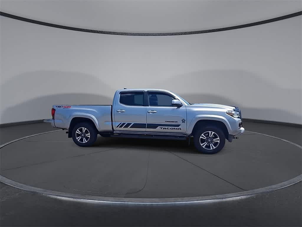 Thumbnail: 2019 Toyota Tacoma - 9