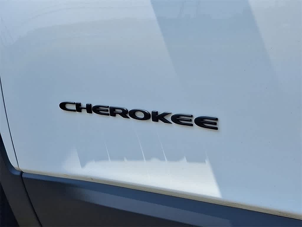 Thumbnail: 2016 Jeep Cherokee - 22