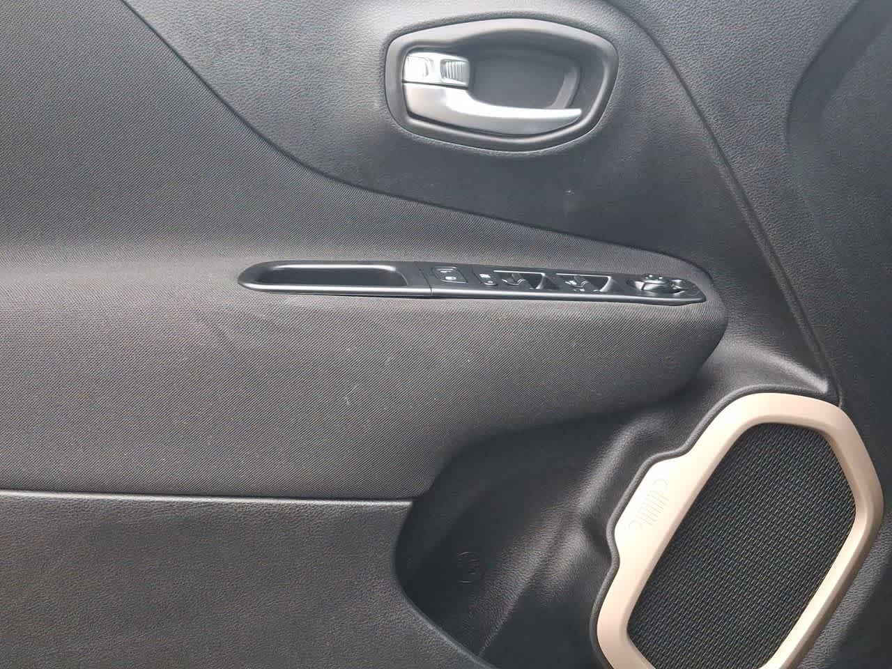 Thumbnail: 2017 Jeep Renegade - 16