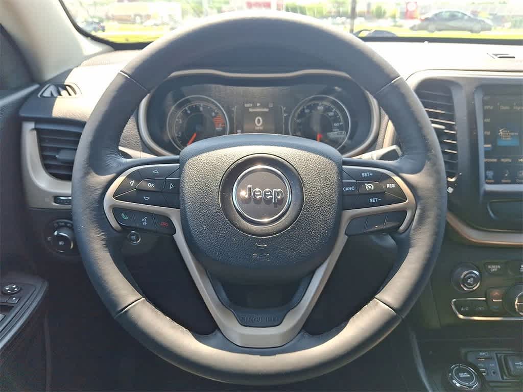 Thumbnail: 2016 Jeep Cherokee - 16