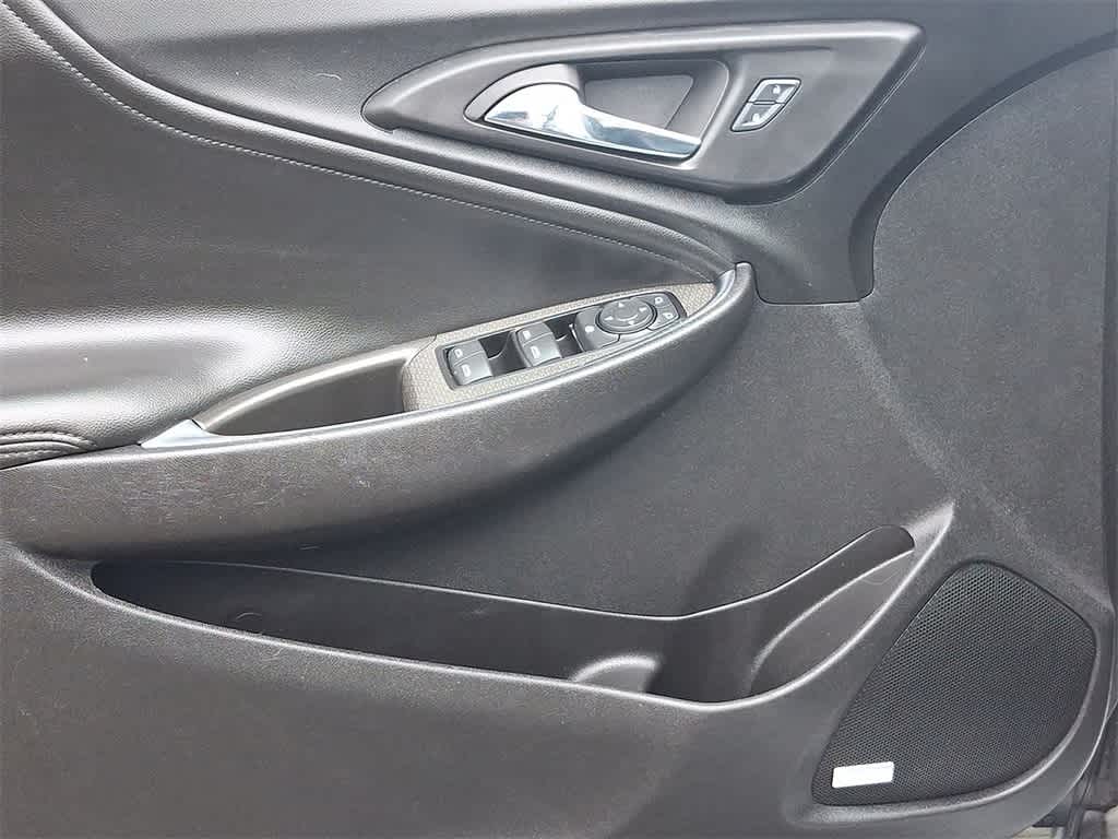 Thumbnail: 2017 Chevrolet Malibu - 16
