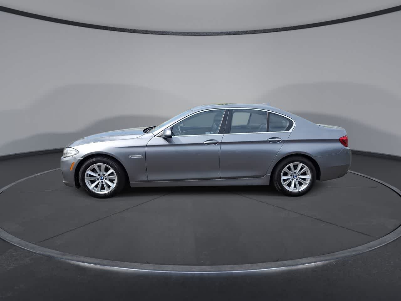 Thumbnail: 2016 BMW 5 Series - 5