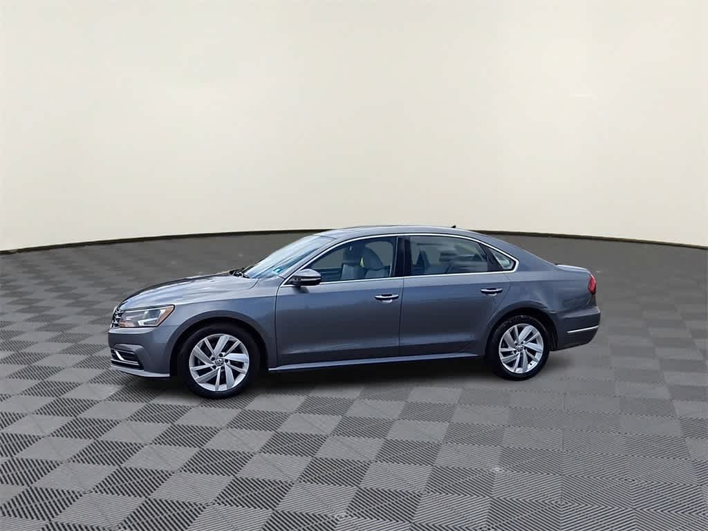 Thumbnail: 2018 Volkswagen Passat - 4