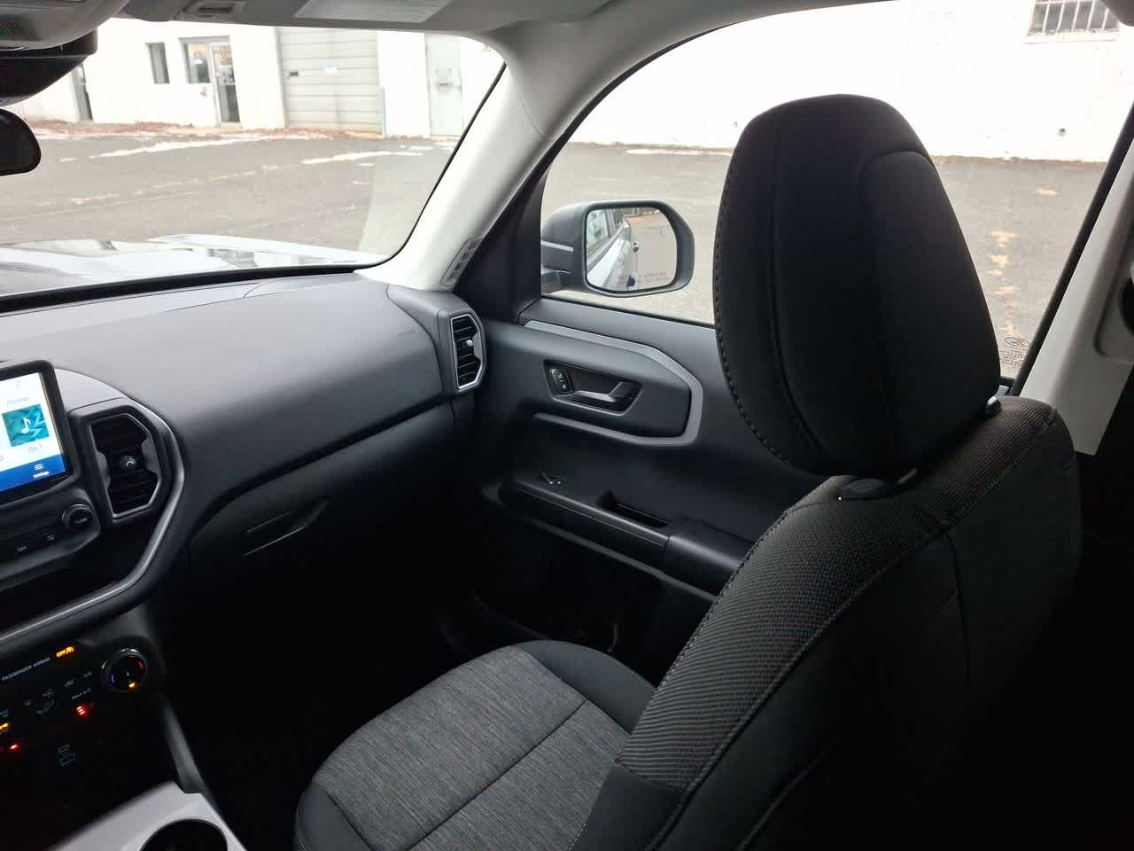 Thumbnail: 2022 Ford Bronco Sport - 11