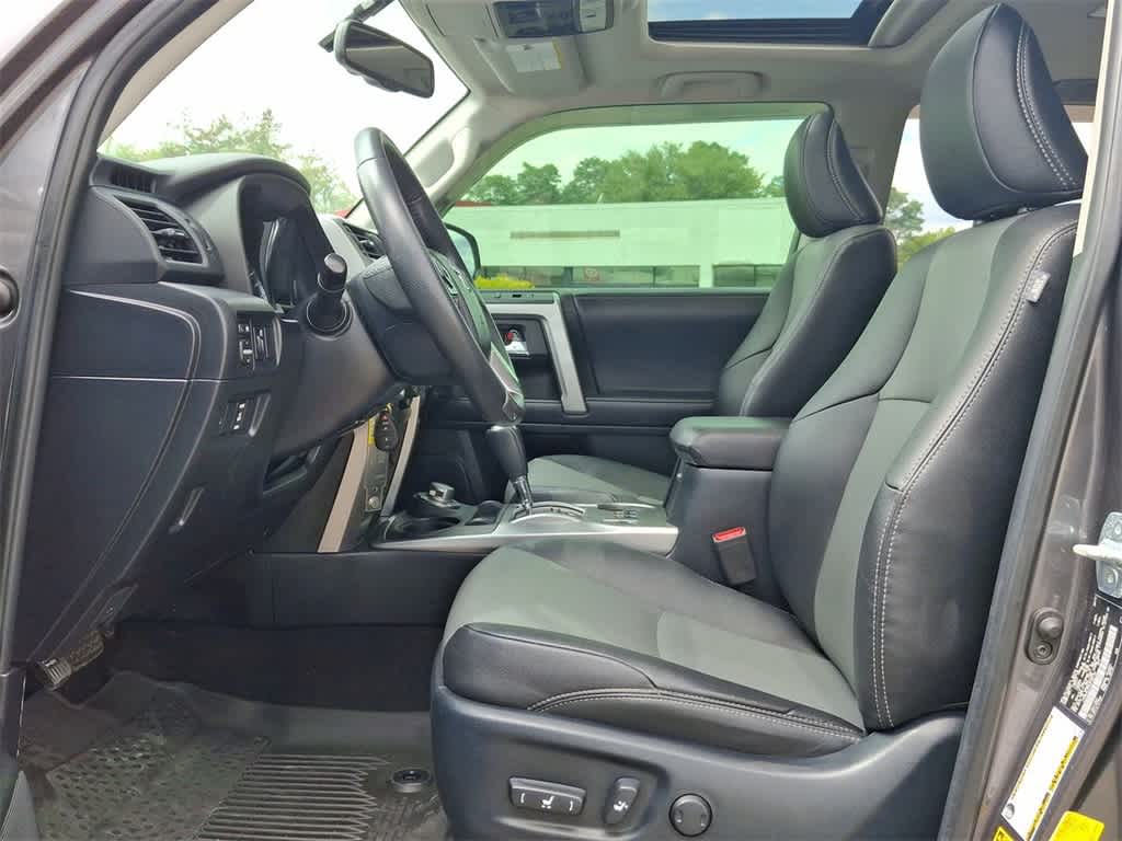 Thumbnail: 2019 Toyota 4Runner - 17