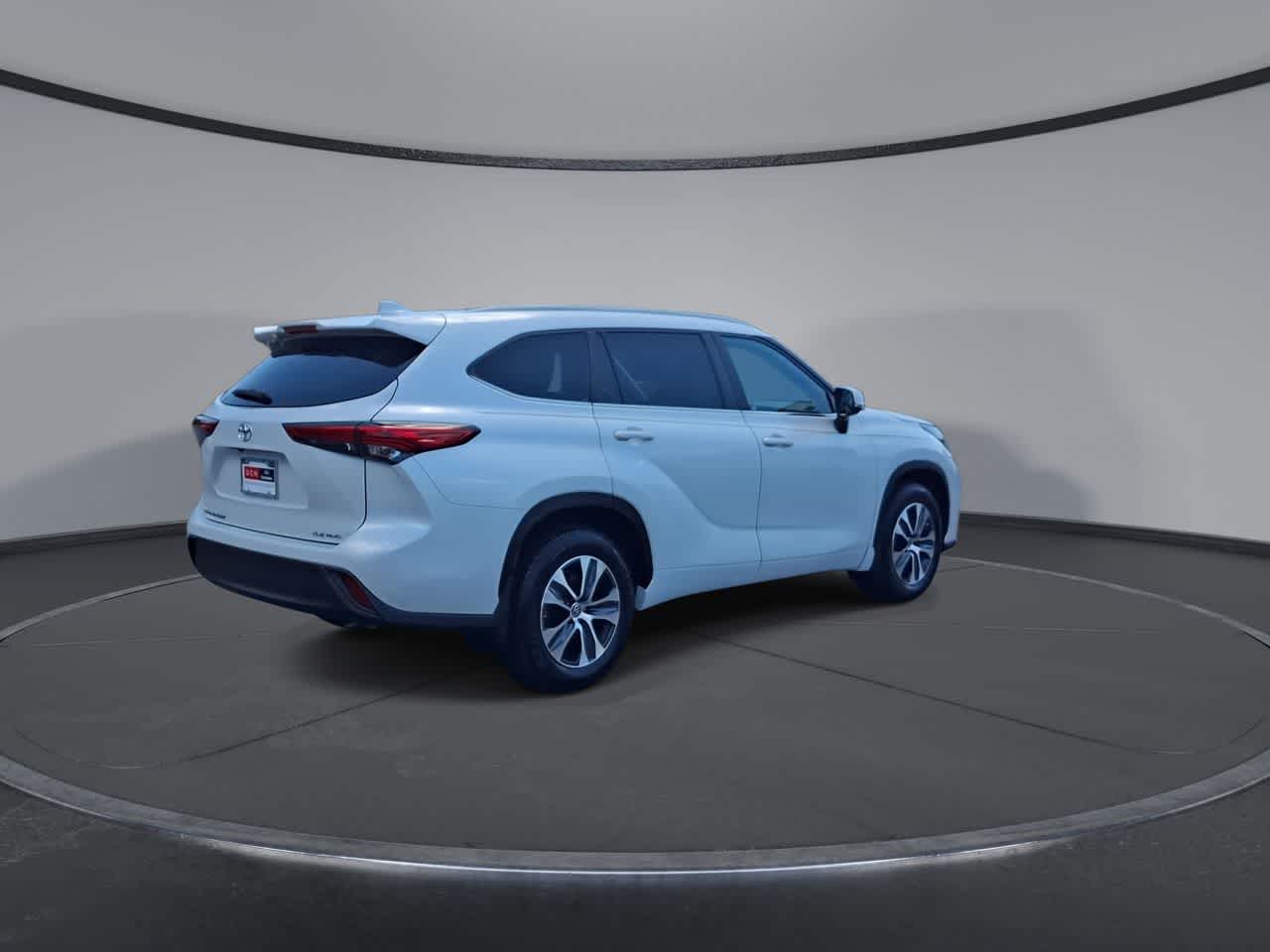 Thumbnail: 2023 Toyota Highlander - 8