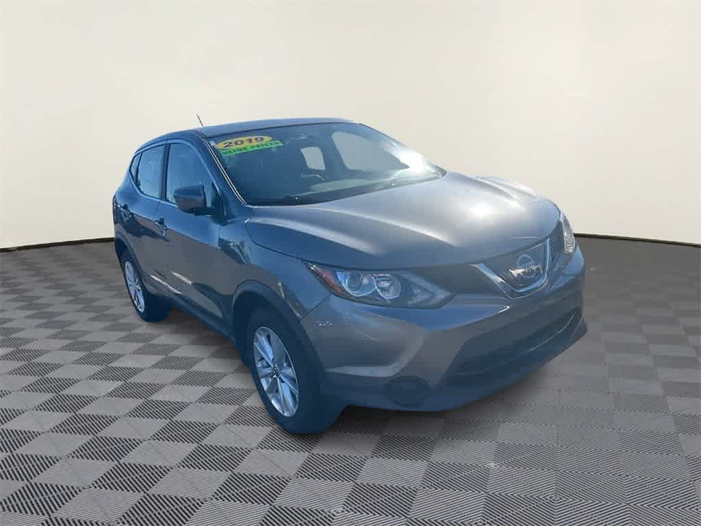 Thumbnail: 2019 Nissan Rogue Sport - 3