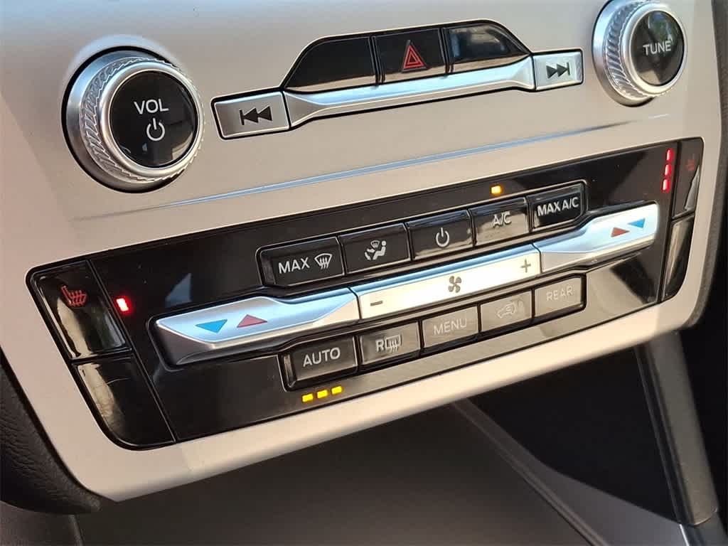 Thumbnail: 2022 Ford Explorer - 25