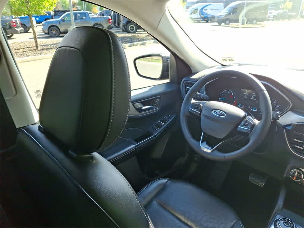 Thumbnail: 2022 Ford Escape - 15