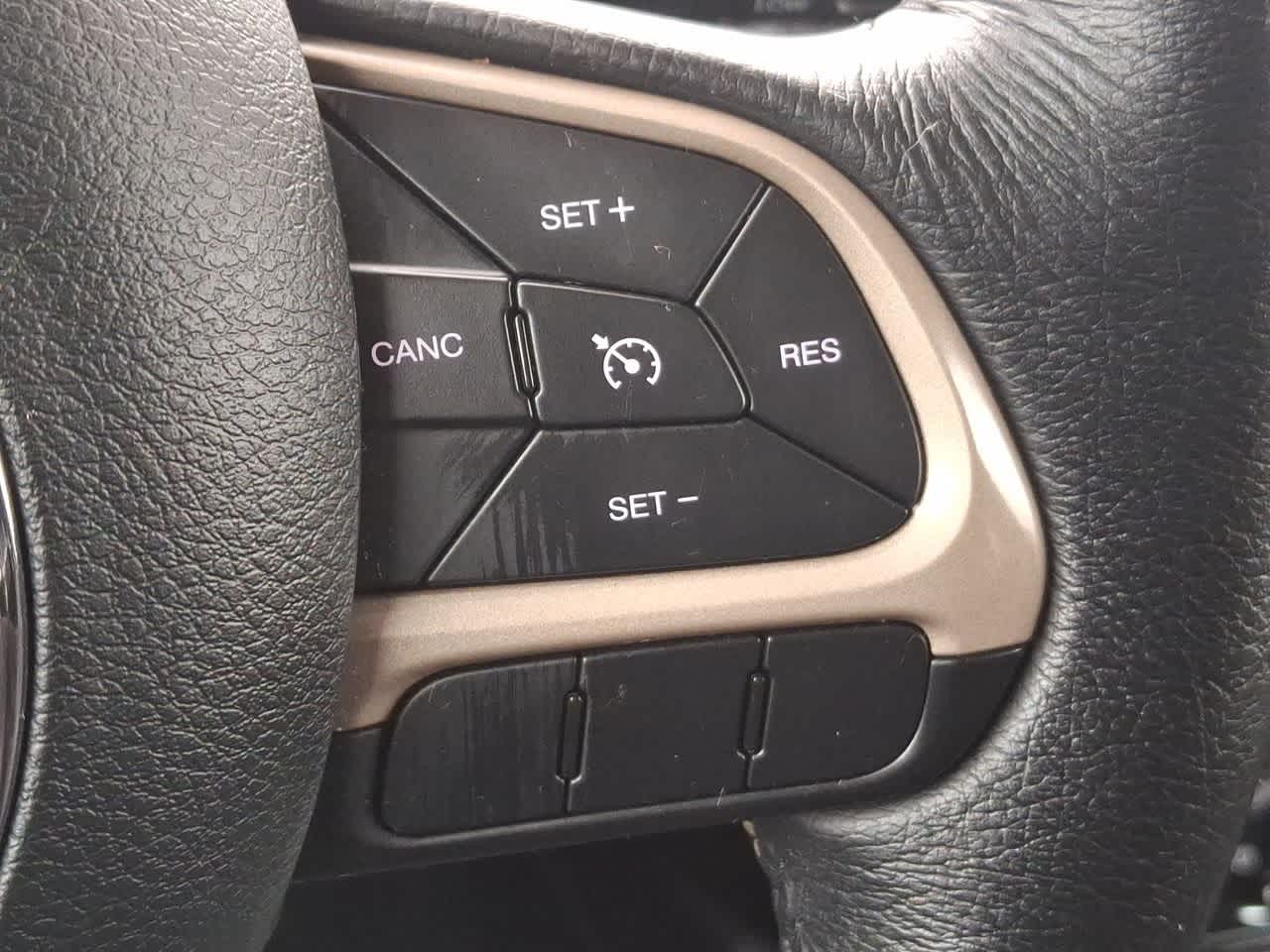 Thumbnail: 2017 Jeep Renegade - 24