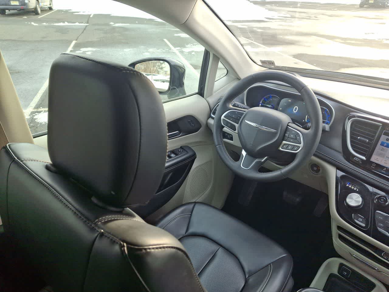 Thumbnail: 2024 Chrysler Pacifica - 15