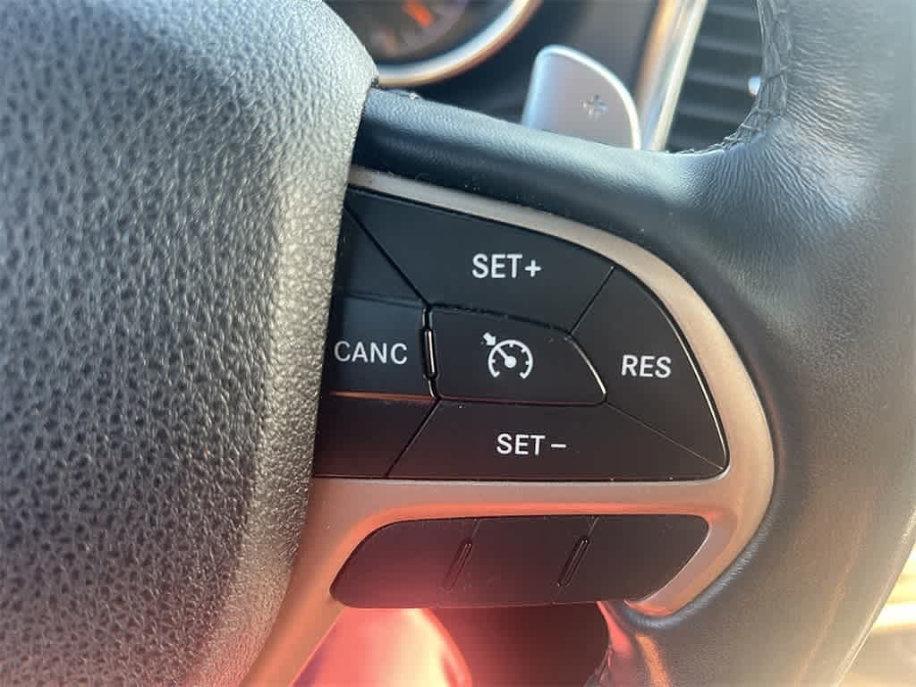 Thumbnail: 2015 Jeep Grand Cherokee - 16
