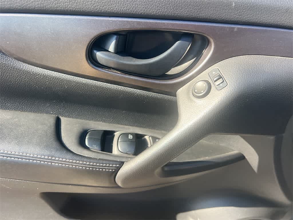 Thumbnail: 2019 Nissan Rogue Sport - 12