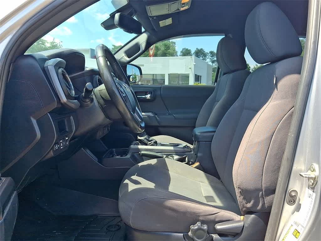 Thumbnail: 2019 Toyota Tacoma - 17