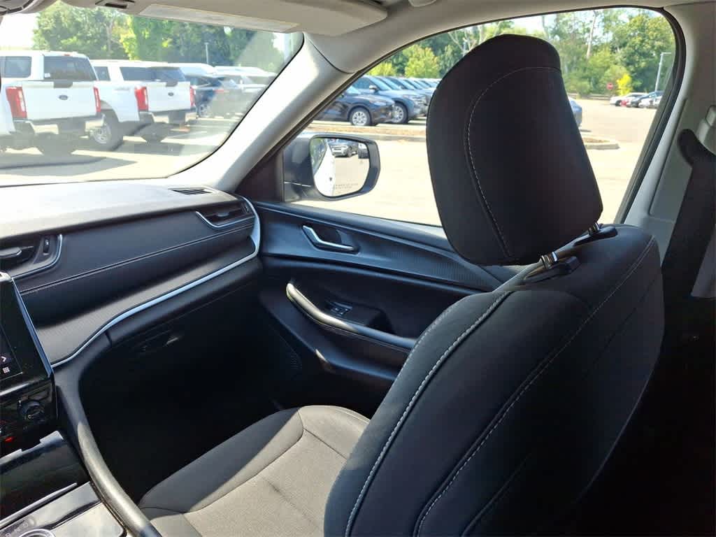 Thumbnail: 2023 Jeep Grand Cherokee - 11