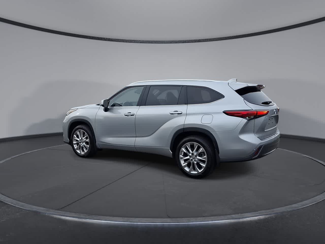 Thumbnail: 2021 Toyota Highlander - 6