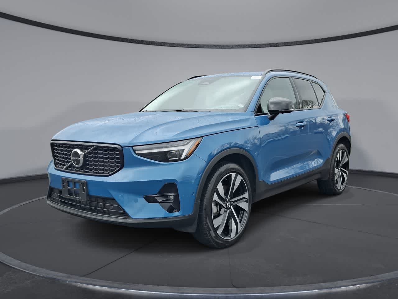 Thumbnail: 2025 Volvo XC40 - 1