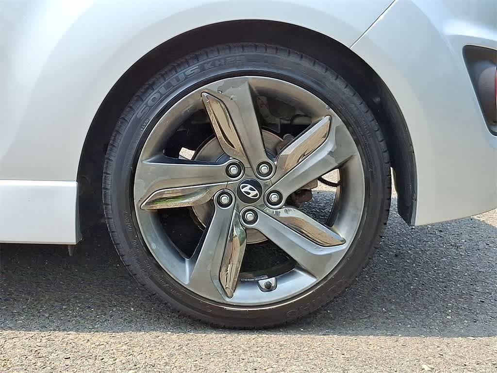 Thumbnail: 2015 Hyundai Veloster - 23
