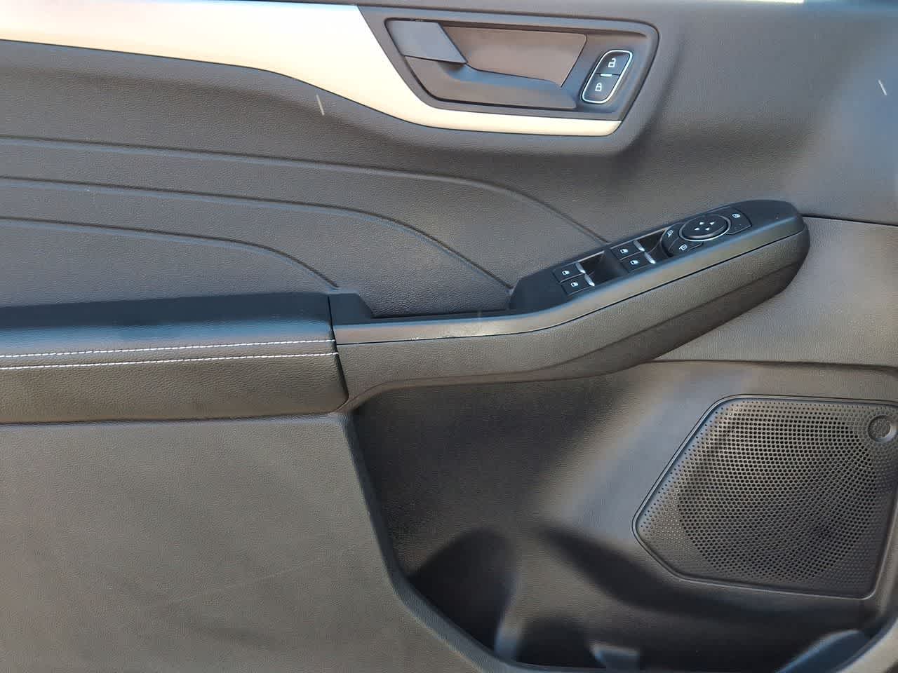 Thumbnail: 2022 Ford Escape - 16