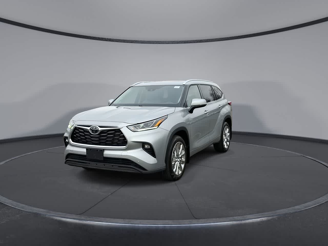 Thumbnail: 2021 Toyota Highlander - 3
