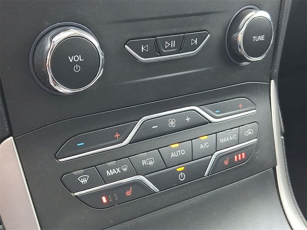 Thumbnail: 2020 Ford Edge - 19