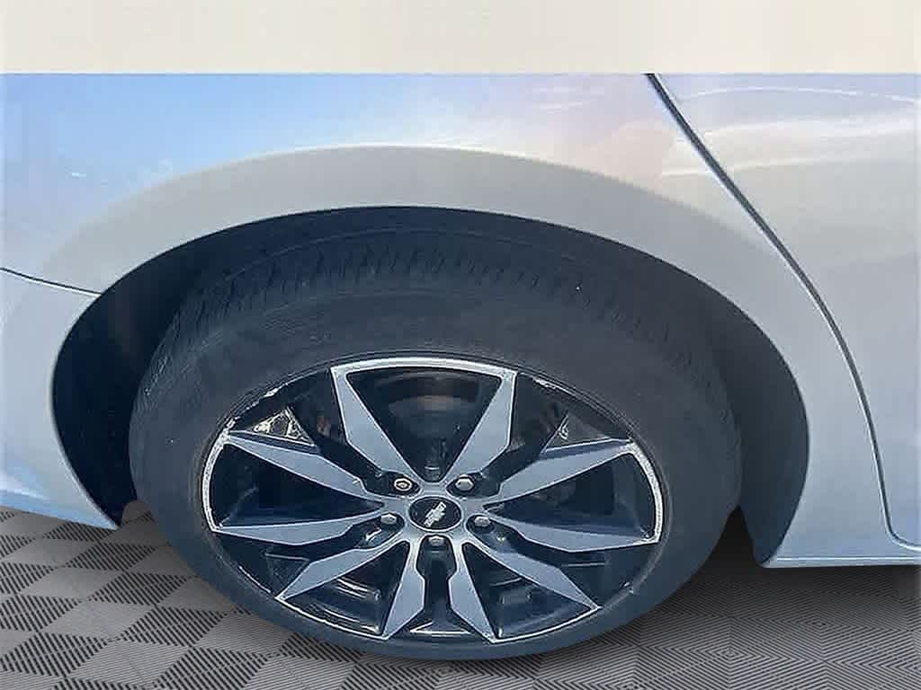 Thumbnail: 2017 Chevrolet Malibu - 5