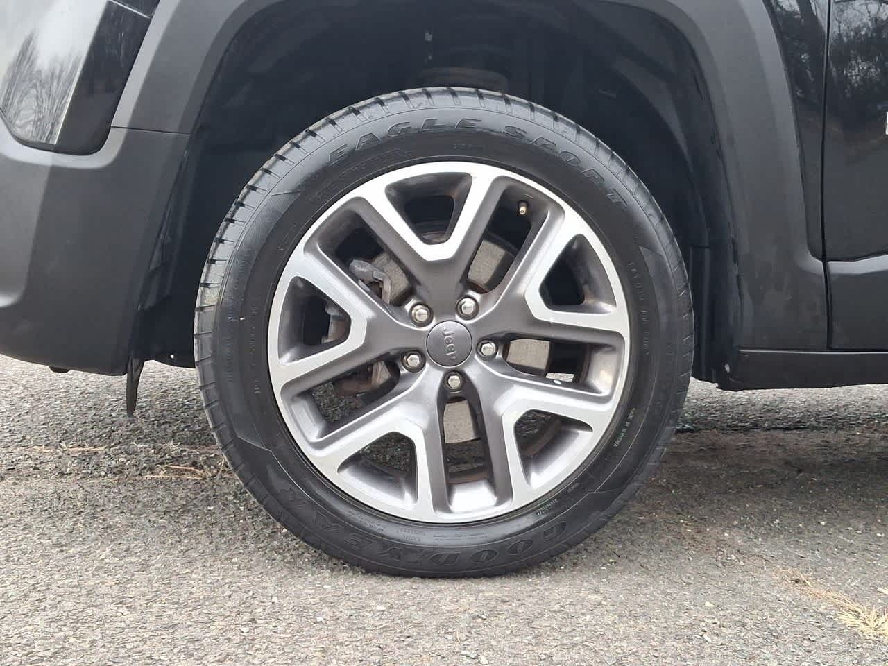 Thumbnail: 2017 Jeep Renegade - 29