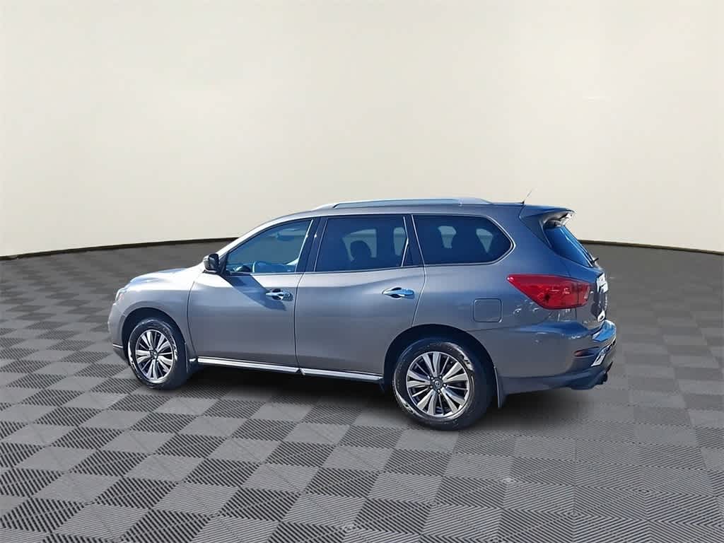Thumbnail: 2017 Nissan Pathfinder - 6